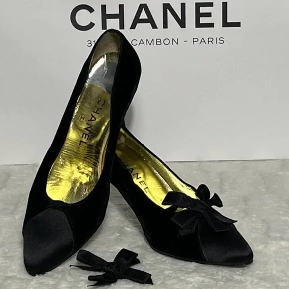 Vintage CHANEL Black Velvet Pumps With Satin Trim And Removable Bow Size EU 37.5 - Picture 4 of 15